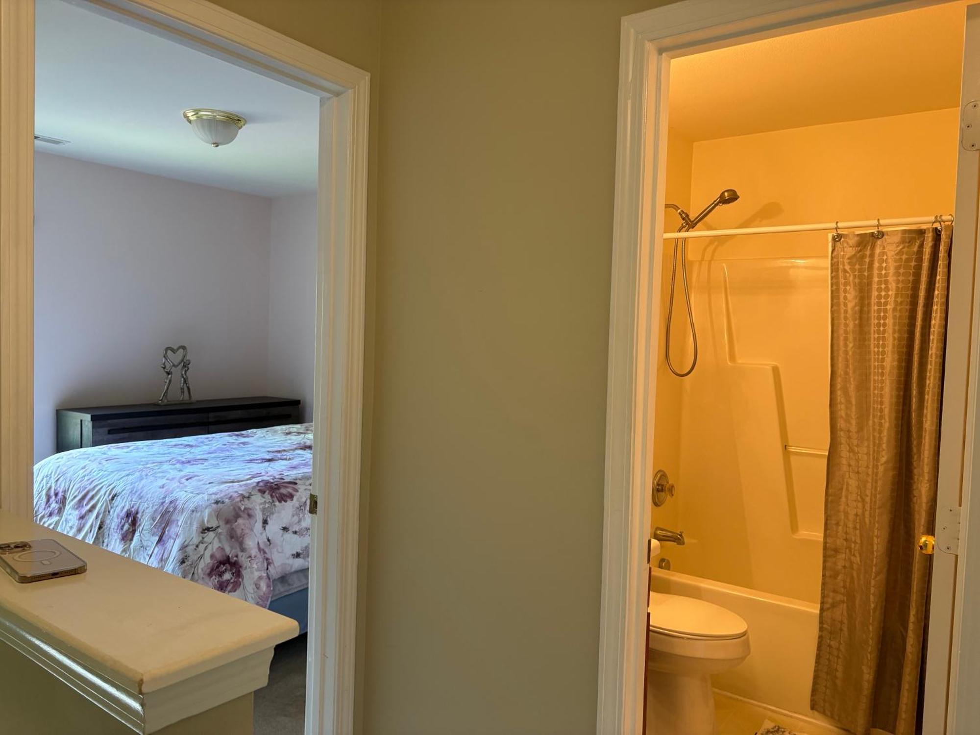 Апартаменты Private Bed And Bath In Шарлотт Экстерьер фото